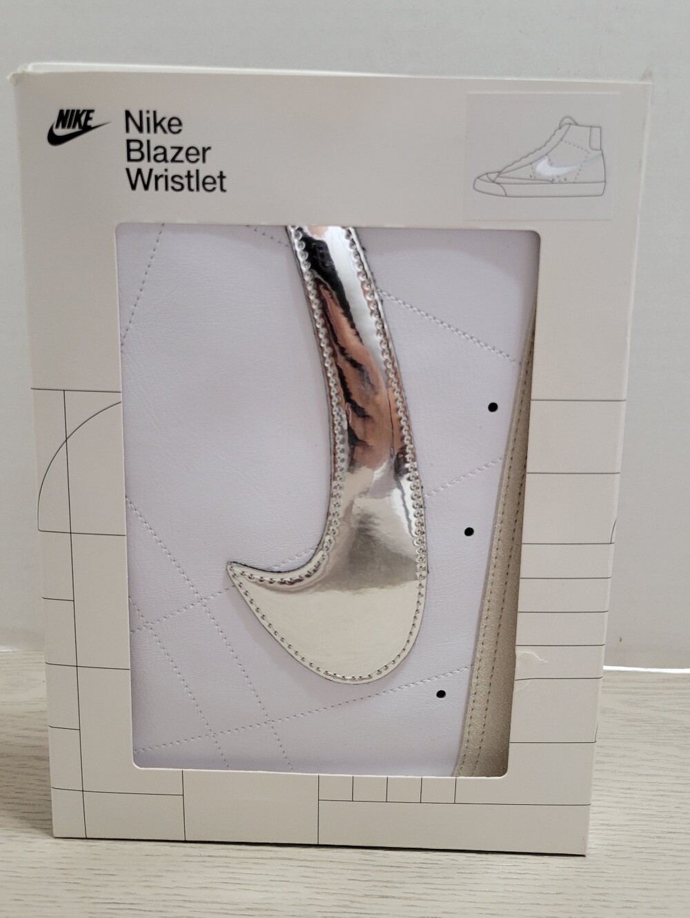 Nike Icon Blazer Wristlet Bag Large Women's White Metallic Silver Zipper NEW